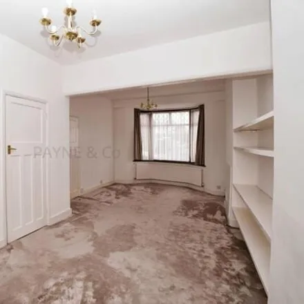 Image 4 - Smade Lounge, 284-294 Ley Street, London, IG1 4BS, United Kingdom - Townhouse for sale
