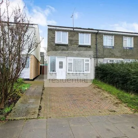 Rent this 3 bed duplex on Hockwell Ring in Luton, LU4 9NL