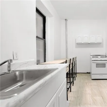 Image 4 - 664 W 161st St Apt 1F, New York, 10032 - Apartment for sale