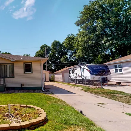 Buy this 3 bed house on 105 West 18th Street in Grand Island, NE 68801