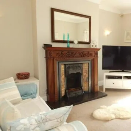 Image 2 - The View, Leeds, LS17 7NF, United Kingdom - House for sale
