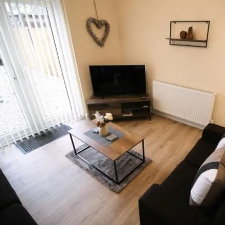 Rent this 5 bed townhouse on Finch Road in Doncaster, DN4 9AL