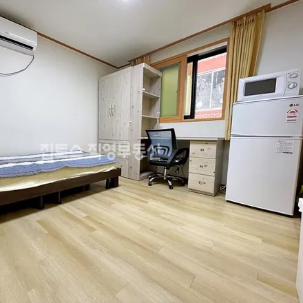 Rent this studio apartment on 서울특별시 관악구 신림동 244-103