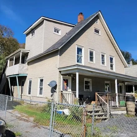 Buy this 6 bed house on 7 Farwell Street in Barre City, VT 05641