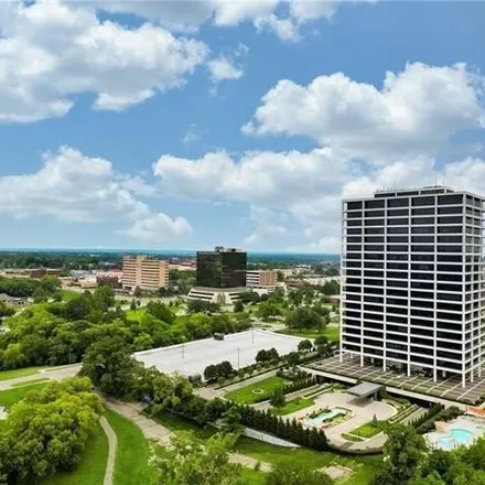 Image 5 - One Park Place, Southwest Trafficway, Kansas City, MO 64198, USA - Condo for sale