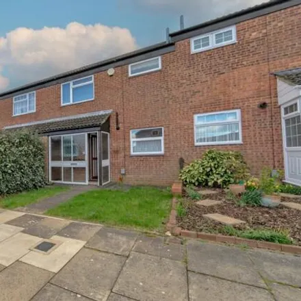 Rent this 4 bed townhouse on unnamed road in Luton, LU4 0UX