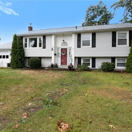 Buy this 5 bed house on 7 Brookwood Road in Warwick, RI 02889