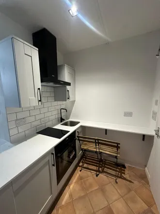 Rent this studio apartment on 66 Watlington Street in Reading, RG1 4RT