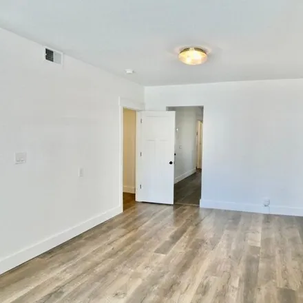 Image 2 - 4205 North Bernard Street, Chicago, IL 60625, USA - House for sale