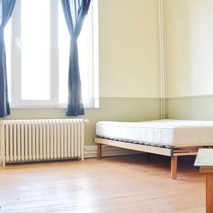Rent this 5 bed apartment on Chaussée de Forest - Vorstse Steenweg 74 in 1060 Saint-Gilles - Sint-Gillis, Belgium