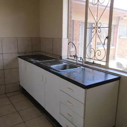 Image 6 - Tramway Street, Kenilworth, Johannesburg, 2001, South Africa - Apartment for rent
