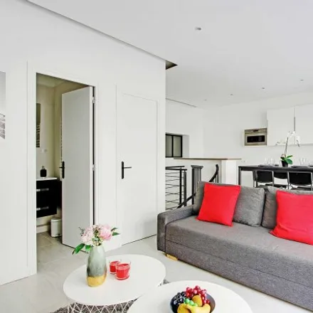 Rent this 2 bed apartment on Paris in 17th Arrondissement, FR