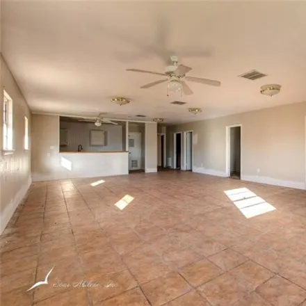 Image 8 - 900 East New Mexico Avenue, Sweetwater, TX 79556, USA - House for sale