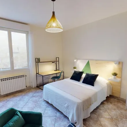 Rent this 6 bed apartment on 50 Rue Lafontaine in 33800 Bordeaux, France