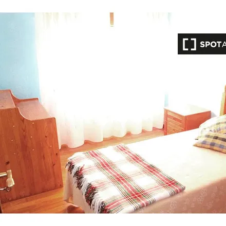 Rent this 4 bed room on Avenida de Santa Mariña in 36215 Vigo, Spain