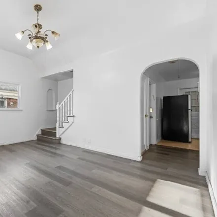 Image 6 - 119-50 229th Street, New York, NY 11411, USA - House for sale