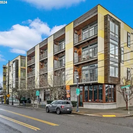 Buy this 1 bed condo on 5510 North Interstate Avenue in Portland, OR 97217