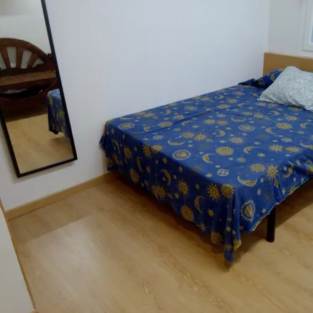 Rent this 11 bed room on Subiendo al Sur in Calle de Ponciano, 5