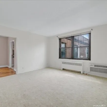 Image 3 - 70-39 Park Drive East, New York, NY 11367, USA - Condo for sale