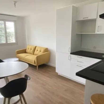 Rent this 3 bed apartment on 1 Rue Souchu Servinière in 53000 Laval, France