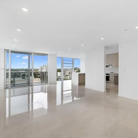 Image 2 - 900 Bay Drive, Isle of Normandy, Miami Beach, FL 33141, USA - Condo for rent