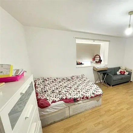 Image 2 - Horner Court, Epping Forest, Great London, E11 - Apartment for rent