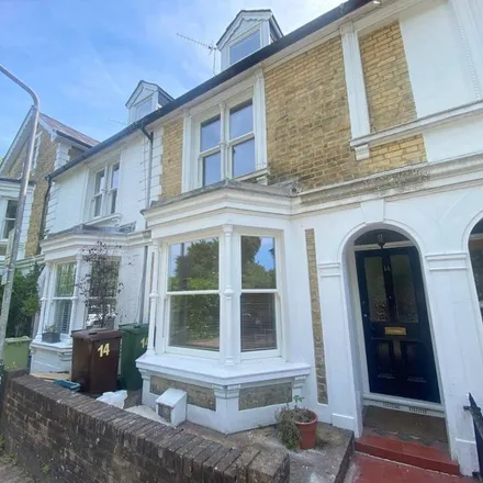 Rent this 3 bed townhouse on Buckingham Road in Royal Tunbridge Wells, TN1 1TQ