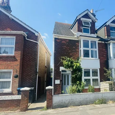 Rent this 3 bed duplex on Emerson Road in Poole, BH15 1QS