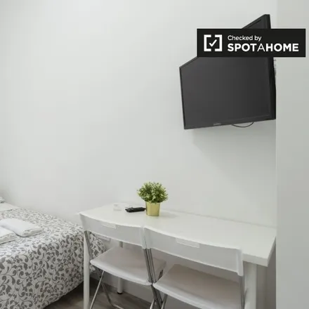 Rent this studio apartment on Madrid in Calle de Fernán González, 41