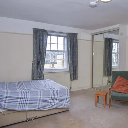 Rent this studio apartment on 31 St Anns Villas in London, W11 4RT