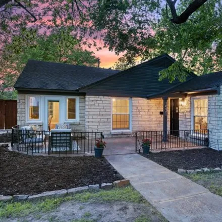 Buy this 3 bed house on 1527 Oak Knoll Street in Dallas, TX 75208