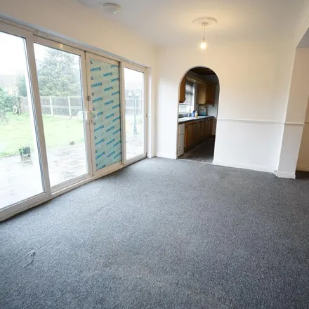 Image 5 - Clockhouse Lane, South Ockendon, RM16 5UR, United Kingdom - House for rent