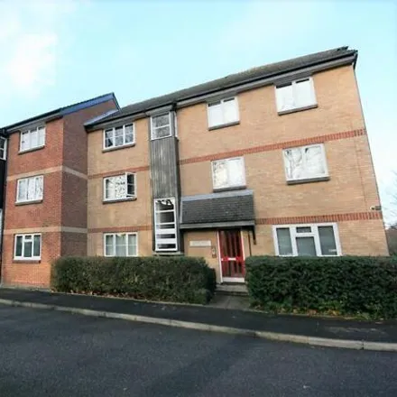 Rent this 2 bed apartment on Troon Court in Muirfield Close, Reading