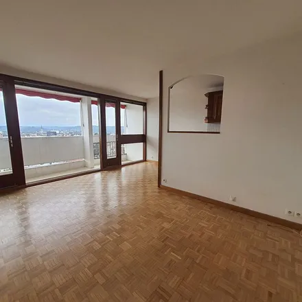 Rent this 2 bed apartment on 43 avenue Dufau in 64000 Pau, France
