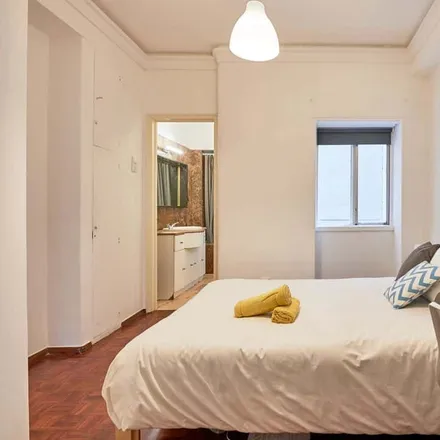 Rent this 9 bed room on Peróla do Parque in Rua Sampaio e Pina 13, 1070-241 Lisbon