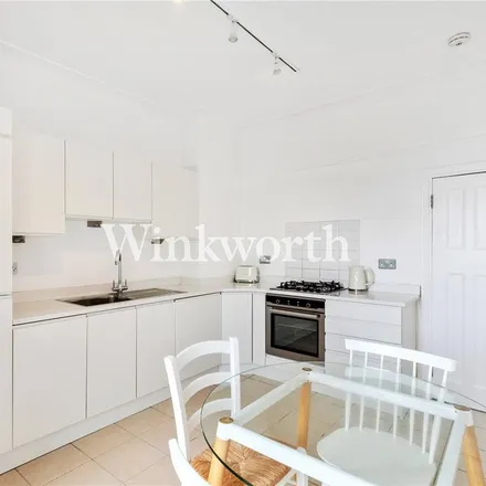 Rent this 2 bed apartment on St George's Road in London, N13 4AW