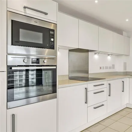 Rent this 2 bed apartment on Kingfisher Heights in Waterside Way, London