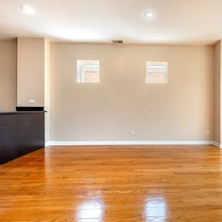 Image 4 - 8225 South Prairie Avenue, Chicago, IL 60619, USA - Apartment for rent