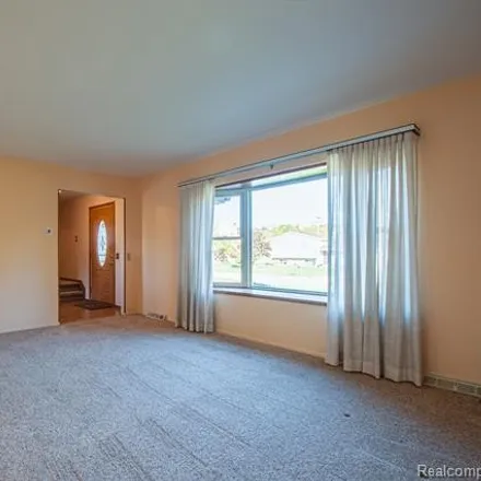 Image 3 - 798 West Oxhill Drive, Oakland County, MI 48386, USA - House for sale