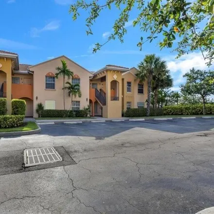 Rent this 3 bed condo on 4154 Castilla Circle in Fort Myers, FL 33916