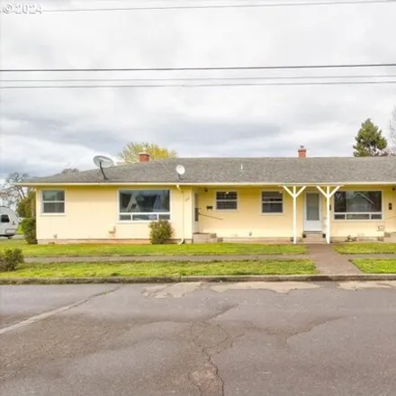 Buy this 133 bed house on 221 225 E Carolina St in Lebanon, Oregon