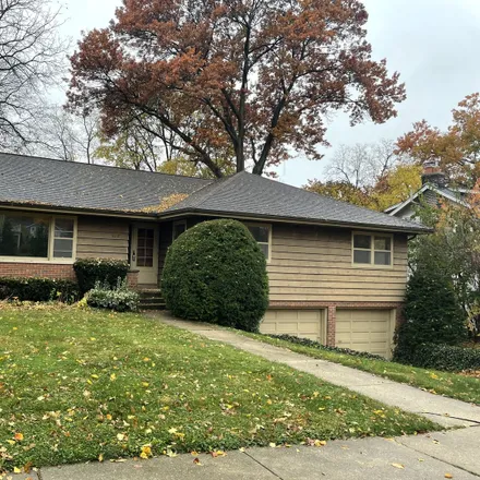 Buy this 4 bed house on 420 South Street in Geneva, IL 60134