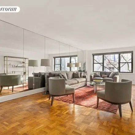 Image 2 - 1025 5th Avenue, New York, NY 10028, USA - Apartment for sale