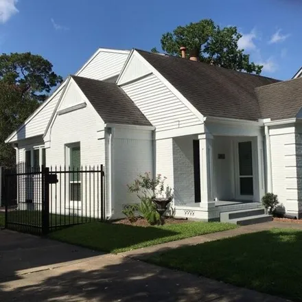 Rent this 3 bed house on 2811 Quenby Avenue in West University Place, TX 77005