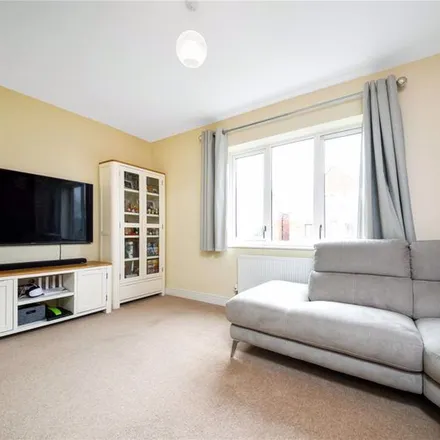 Rent this 4 bed apartment on Carlton Place in London, DA14 6FF