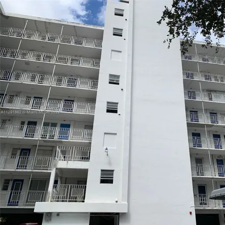 Buy this 1 bed condo on 1300 Lincoln Road in Miami Beach, FL 33139