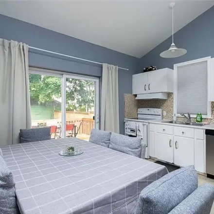 Image 3 - 5205 Palmer Avenue, Niagara Falls, ON L2E 1A6, Canada - Apartment for rent