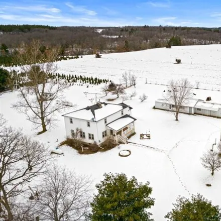 Image 2 - Waushara Country Club, 2410 Fairway View Lane, Wautoma, WI 54982, USA - House for sale