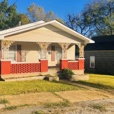 Buy this 3 bed house on 816 Cole Avenue in Poplar Bluff, MO 63901