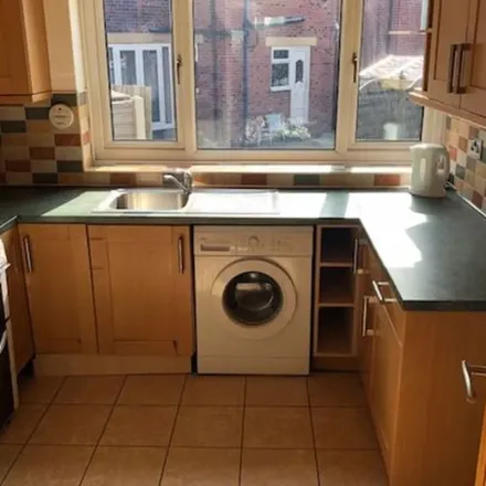 Image 4 - Chancery Lane, Huddersfield, HD1 2DR, United Kingdom - Duplex for rent